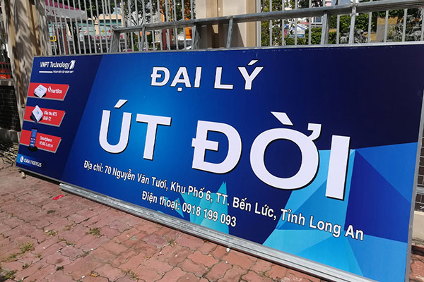 Bảng hiệu tole dán decal in rõ nét